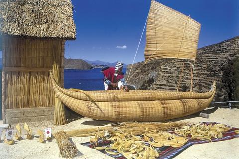 Day Cruise La Paz to Puno by Catamaran and buses Peru